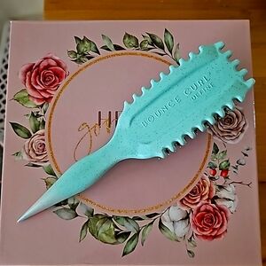 Bounce curl defining brush